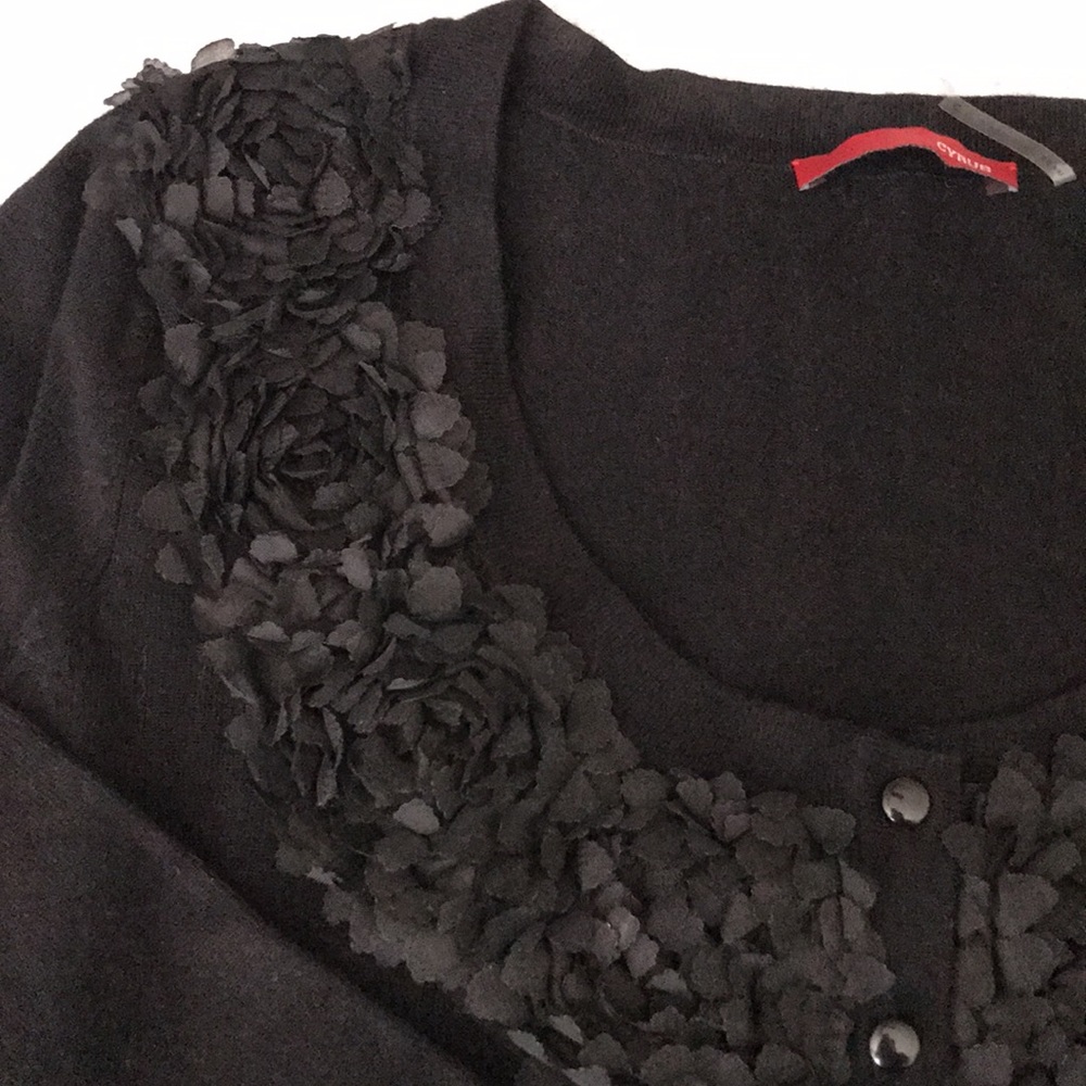 Women’s Sweater - Picture 2 of 4